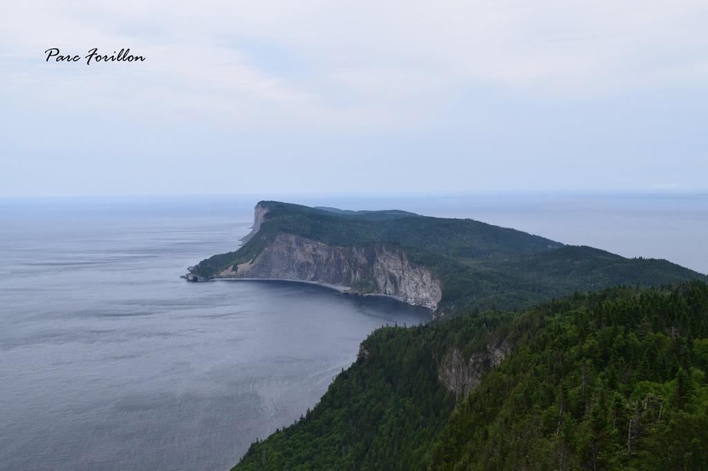 Les Cabines Sur Mer Cap-des-Rosiers Exterior photo