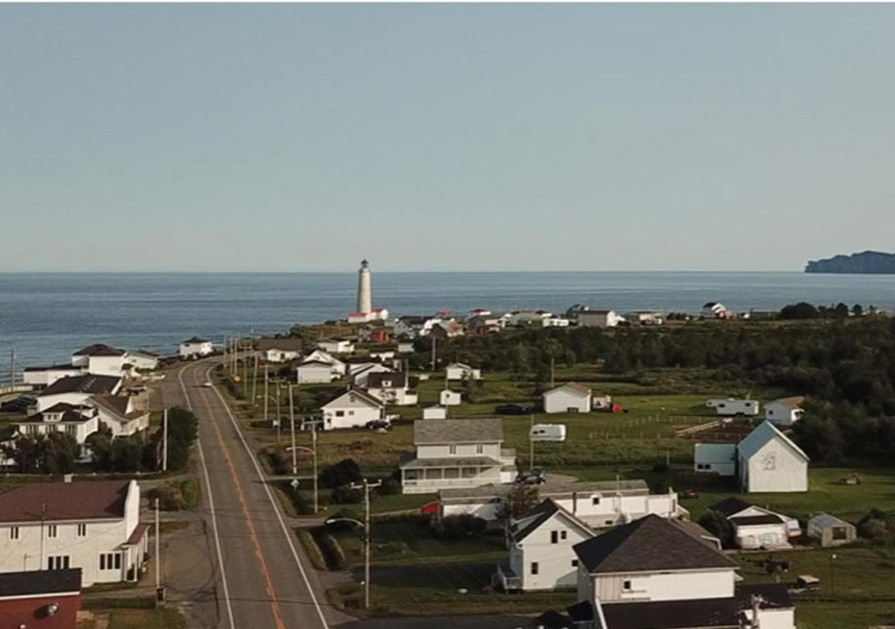 Les Cabines Sur Mer Cap-des-Rosiers Exterior photo